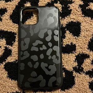 iPhone 11Pro black leopard case